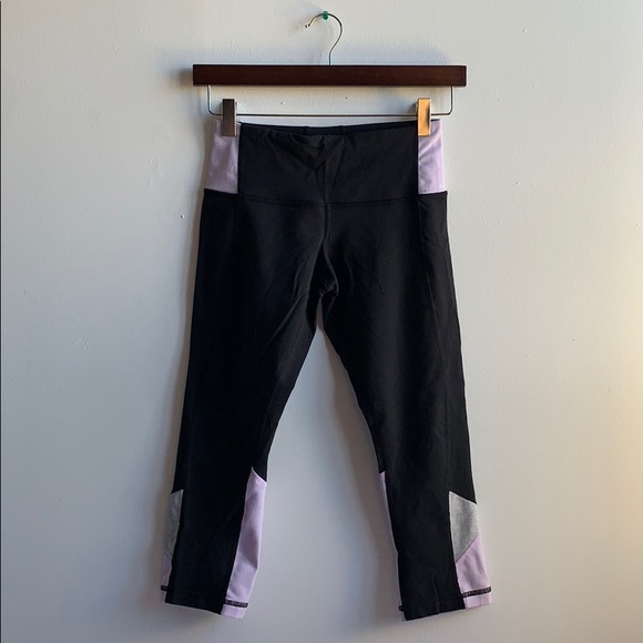 Lululemon Capri Pants Sz 4 Black and Light Purple - Picture 1 of 9